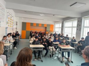 Absenteismul și a violența în școală