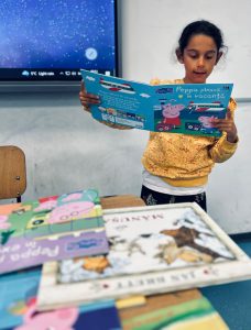 O călătorie magică alături de dna. învățătoare și dna. bibliotecară