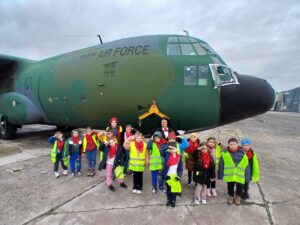 „Săptămâna Verde” - o excursie educativă la Inspectoratul General de Aviație al M.A.I. și Romaero Băneasa.